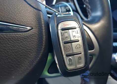 2018 Chrysler Pacifica Hybrid Touring L z USA, uszkodzony, nr VIN 2C4RC1L76JR133494